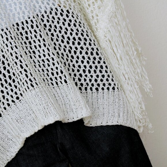 Dreamers by Debut Open Knit Fringe V Neck Poncho White Women Size S/M - Picture 7 of 9